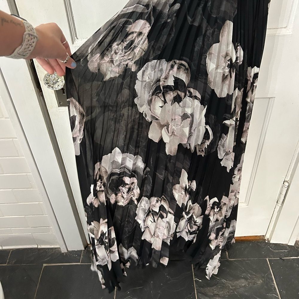 Xscape Black and White Floral Halter Dress - Picture 2 of 6